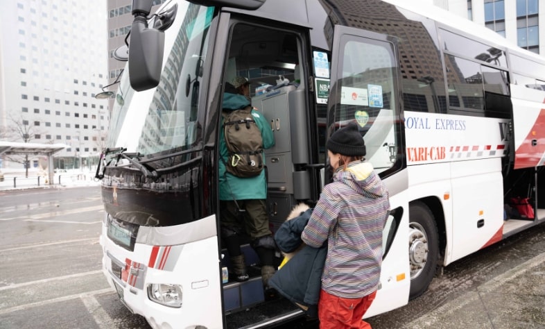スマイルホテルプレミアム札幌すすきの発、札幌駅北口経由キロロスノーワールド直行の特急バス